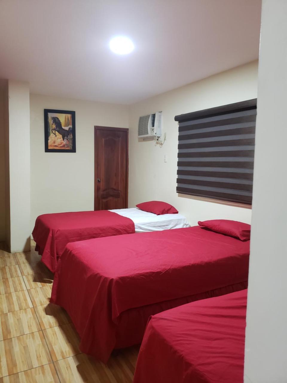 Hostal Las Velas Hotel Manta Exterior photo